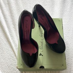 Perfect pin-up pumps